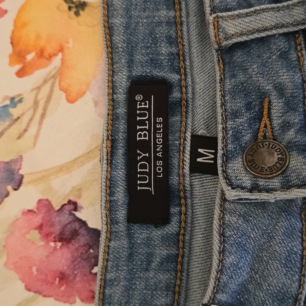 Adorable Judy Blue denim shorts